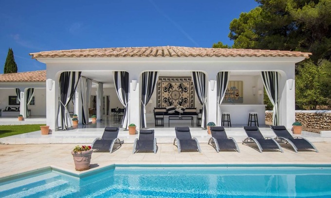 Mercadal House | Large holiday home with pool, 3 minutes from the golf course and the beach