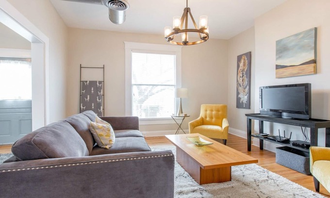 MLK University House | Large home Downtown Chattanooga Sleeps 7-9