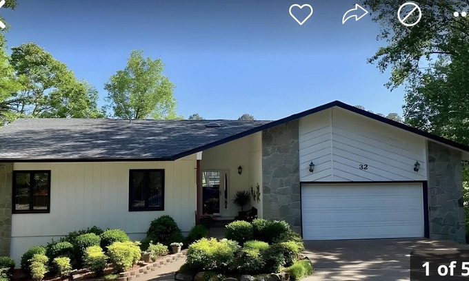 Hot Springs Village House | Large home on the 8th fairway of the Balboa Golf Course with decks and sunroom!