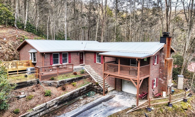 Foscoe House | Large House, Fireplace -Near Sugar and Grandfather Mountain & downtown Boone, NC