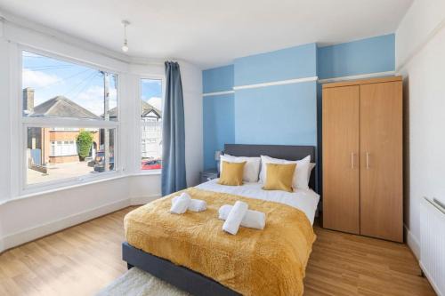 Havering Apartment | Large House next Central Romford Transport