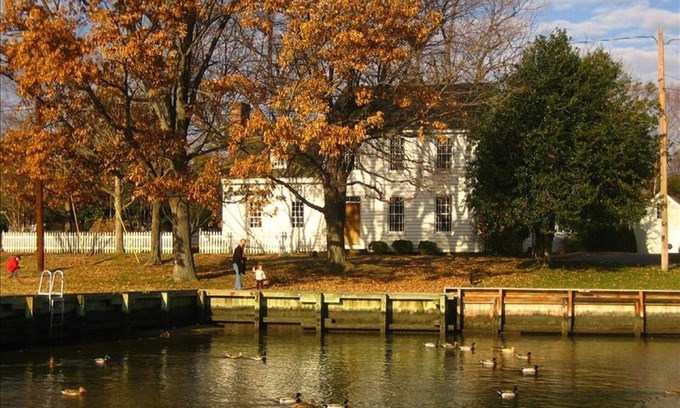 St. Michaels House | Large -IN TOWN- Historic House on Harbor in St Michaels - Walk to Everything!
