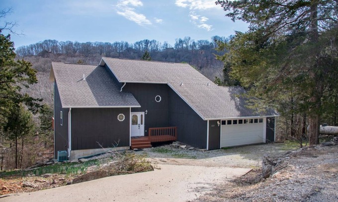 Lost Bridge Village House | Large Lakefront Home On Beaver Lake - Sleeps 15