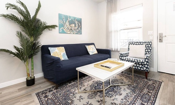 Mission Hills House | Large Loft Near Restaurant Row w/WiFi, CableTV/HBO