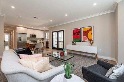 Jamaica Plain Apartment | Large Luxury Apartment near Boston Train