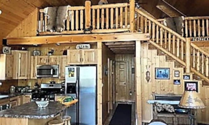 Crivitz Cabin | Large, modern cabin in enjoyable Crivitz, WI. Sleeps up to 14.