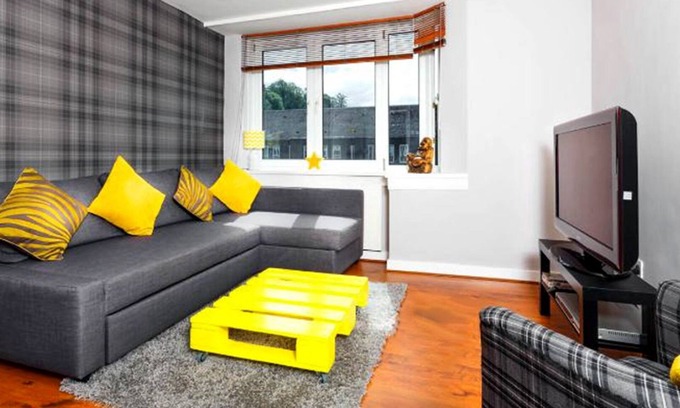 Bonnington Apartment | Large Modern Top Floor Riverside Apartment (Sleeps 6) with Free Parking and WiFi