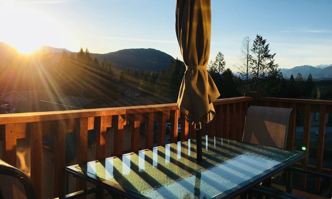 East Kootenay Condo | Large Mountain View Condo (5 bedroom/Sleeps 11)