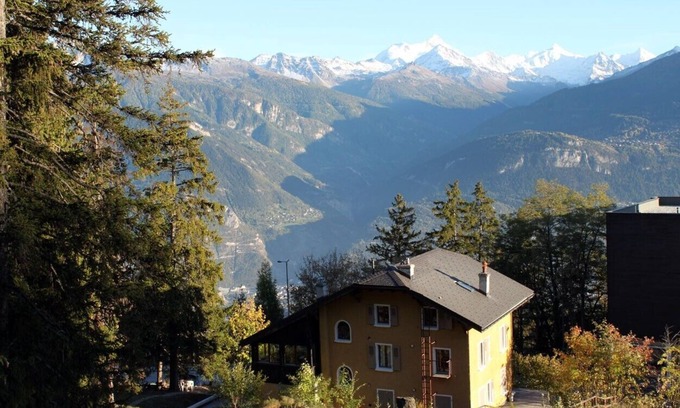 Randogne Ski Chalet | Large mountain chalet with sauna near the ski lifts of Crans-Montana