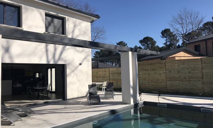 Saint-Aubin-de-Medoc House | Large new modern house near Bordeaux and Ocean