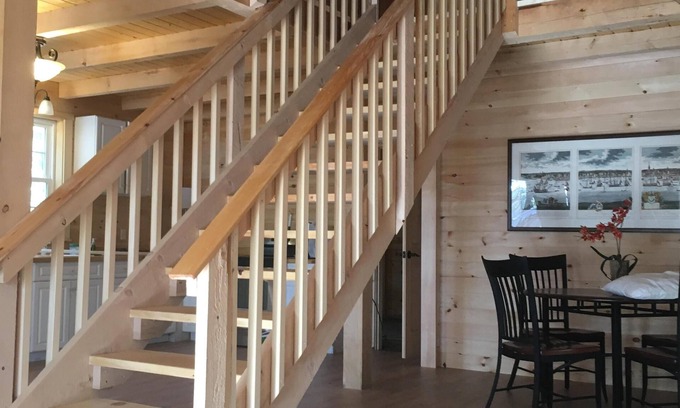 Belgrade Cabin | Large New Lakeside Cottage Central Air