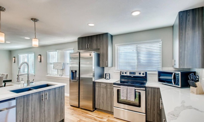 Bel Aire House | Large Newly Renovated 5 bedroom 2 bath Home