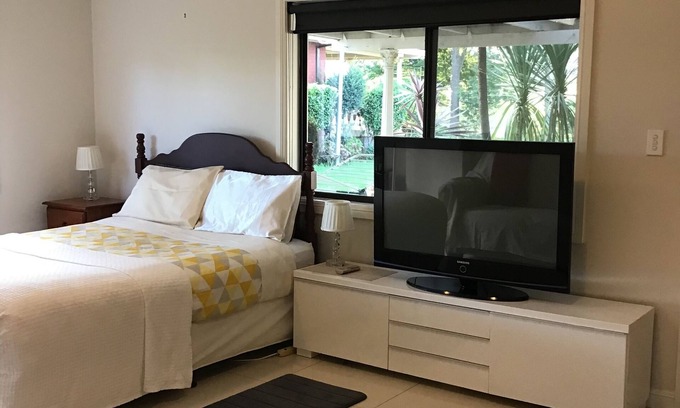 St Marys Bed & Breakfast | Large one bedroom Cottage in the heart of St Marys