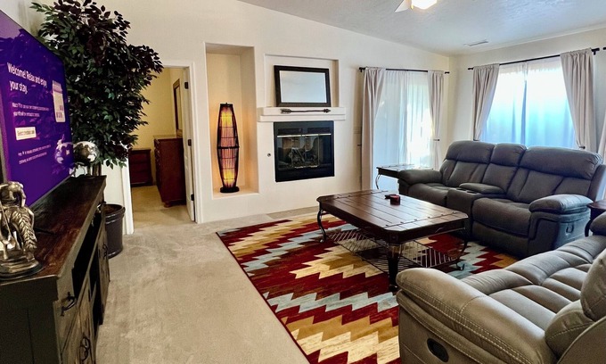 Prescott House | Large Prescott Home w/3-car Garage Central & Quiet