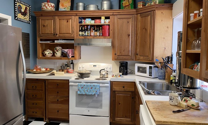 Huntsville House | Large private Monte Sano mountain Bungalow Sleeps 7-9