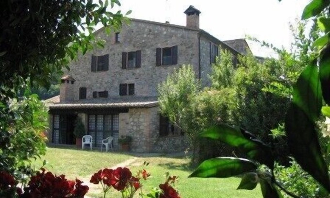 Ficulle Villa | Large private pool villa between Rome/Florence southern Tuscany in the countryside