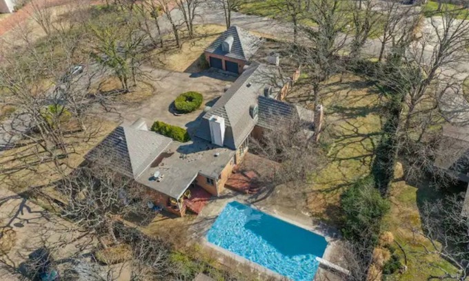 South Tulsa House | Large, Professionally Decorated French Style near Southern Hills with Pool