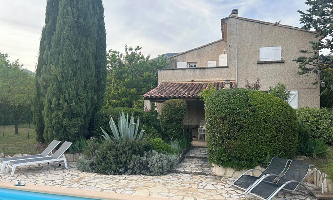 Signes House | Large Provencal House with Pool. Walking distance to supermarket and restaurants
