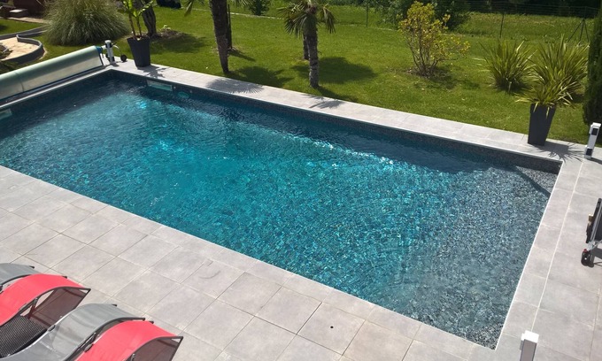 Saint-Clement-de-Riviere Villa | Large, renovated architect-designed property, 6 bdr, 6 bathrooms,heated pool,spa