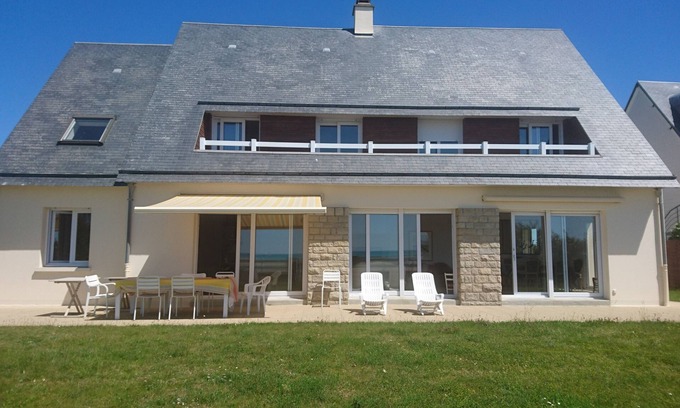 Saint-Pair-sur-Mer House | Large recent and elegant villa facing the sea at Kairon/Jullouville plage