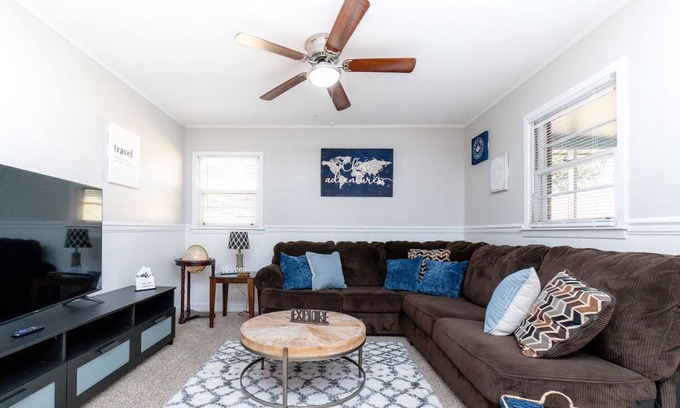 Warner Robins House | Large Remodeled Home w/screened porch and 2 car garage