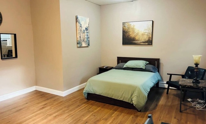 Downtown Apartment | Large room with private bathroom near Whole Foods
