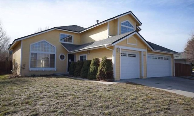 Sparks House | LARGE ROOMY FIVE BEDROOM RENO HOME NEAR CASINO'S AND THE SPARKS MARINA