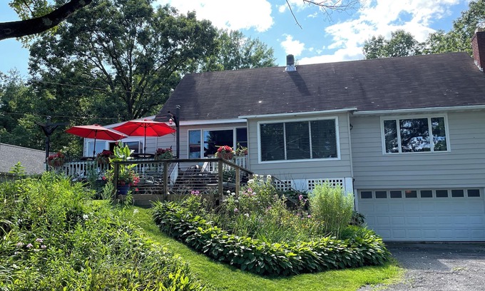 Saratoga Springs House | Large Saratoga Lake House, close to all amenities , privacy of lake living.