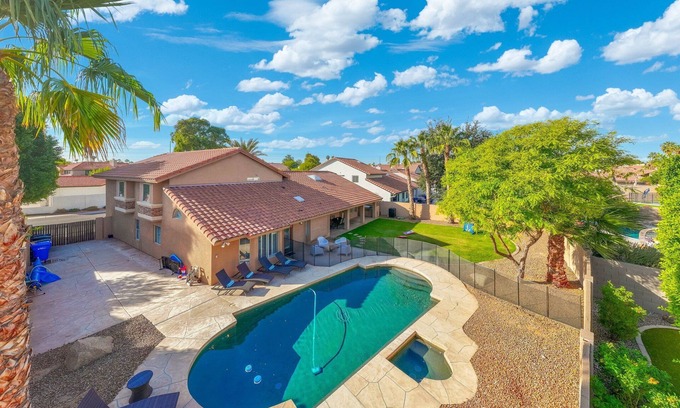 Paradise Park Vista House | LARGE Scottsdale Getaway! Heated Pool, Spa & Yard