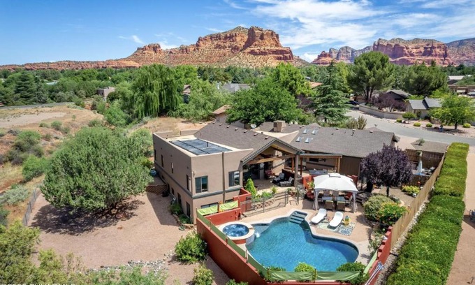 Oak Creek House | Large Sedona Property with Private Pool! 7 Bedrooms!