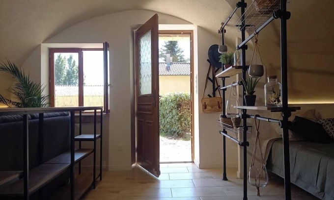 Montboucher-sur-Jabron Apartment | Large studio with garden and free parking