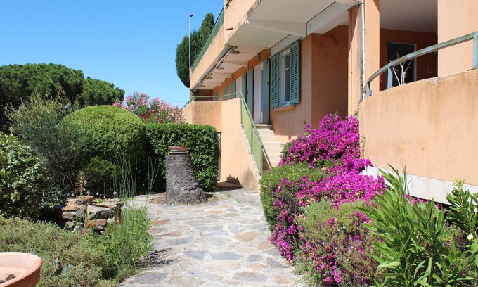 Bormes-Les-Mimosas Apartment | Large studio N°6 sea view