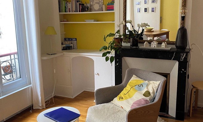 Quartier de Rochechouart Apartment | Large studio near Butte Montmartre