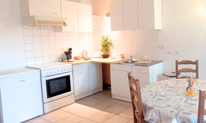 Trets Apartment | Large T2 in QUIET countryside with GARDEN