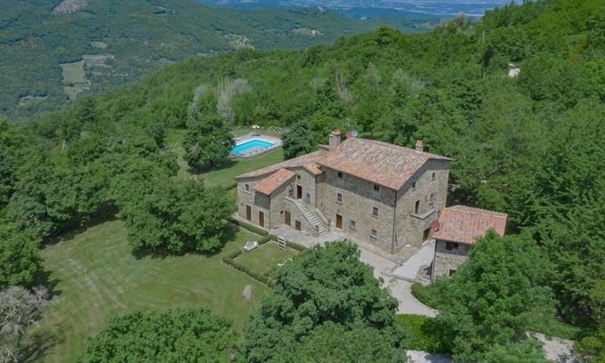 Monterchi Villa | Large Tuscan villa for 12 guests with AC, Private pool and beautiful views
