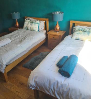 Pill House | Large twin room in Shirehampton