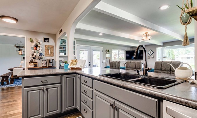 Springfield House | Large, updated 3 bedroom house, with amazing patio and yard!