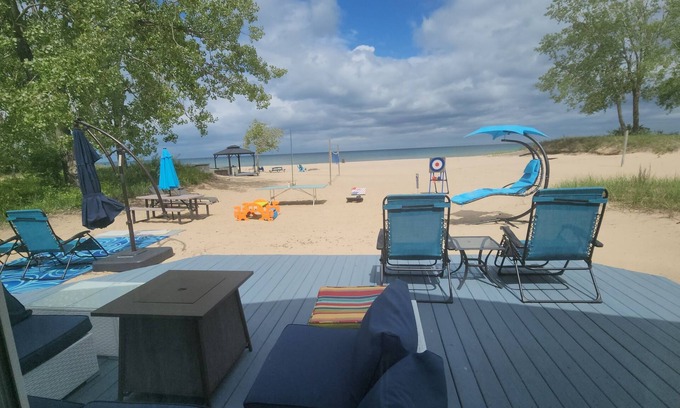 Oscoda House | Large Sandy Beach, Beautiful Beach House on Lake Huron walking dist 2 town&shops