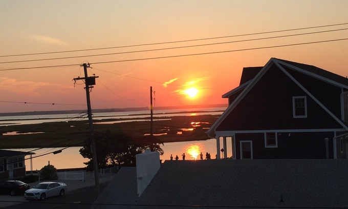 Dover Beaches North House | Large Newer Home 3min walk to bay bch,10 min ocean. Water Views Open concept f/p