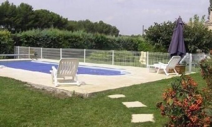 Cornillon-Confoux Villa | Large villa in a quiet swimming pool fenced trampoline tent reception VIDEOPRO bike