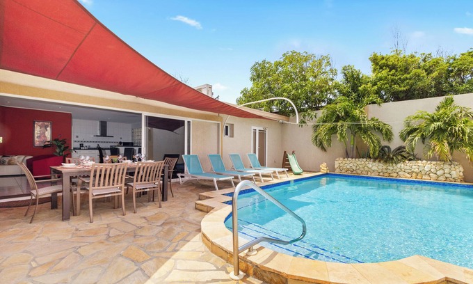 Ponton Villa | Large Villa w/Private Pool! Great Location + FREE Utilities