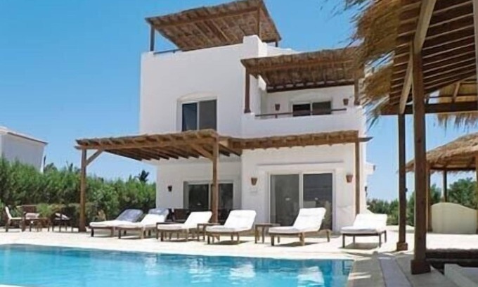 El Gouna Villa | Large villa with heated pool directly on the lagoon beach with private jetty