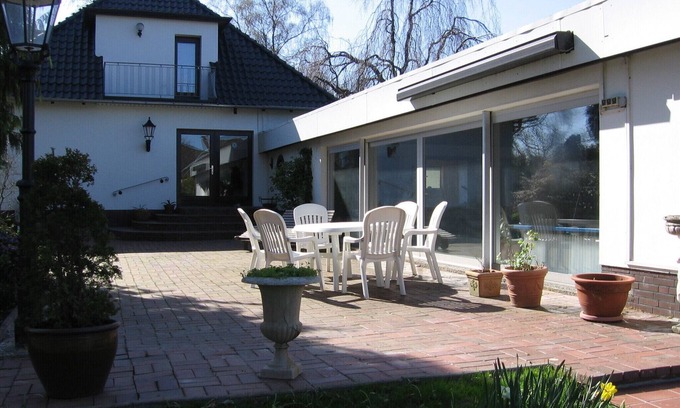 Jever House | Large well-kept house, heated swimming pool, park-like garden. WIRELESS INTERNET ACCESS !