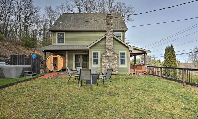 Paupack House | Large Yard + Games: ‘Edgewater Escape’ in Paupack!