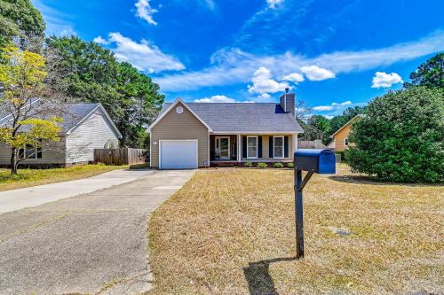 Fayetteville House | Large Yard, Office Space Fayetteville Family Home