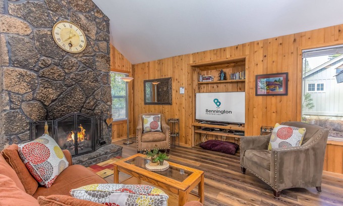 Sunriver House | LARK07 - Your Home Away From Home, Private Hot Tub