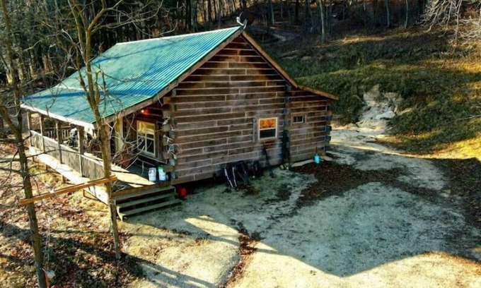 Crawford County Cabin | Larsen Hunters Rustic Cabinn