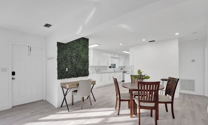 Sunset House | ✱ Las Olas, Airport, Hard Rock Casino, & Beaches✱