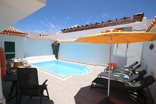 Arenas del Mar Villa | LAS ROSAS by RENTMEDANO Stunning luxury Chocolate Box villa with private heated pool & wifi