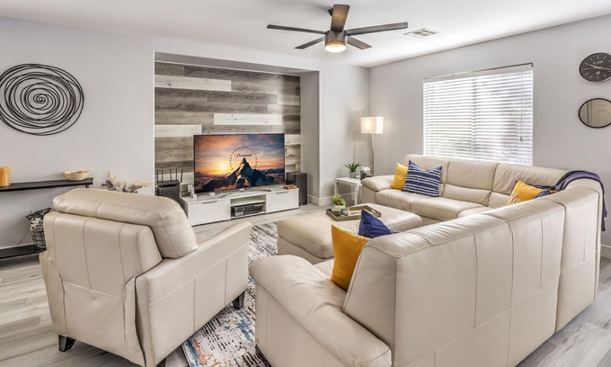 Spring Valley House | Las Vegas Clean 3BR House Near Shopping, Dining, Entertainment in Summerlin